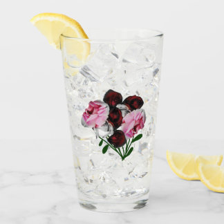 Verre à boire avec roses