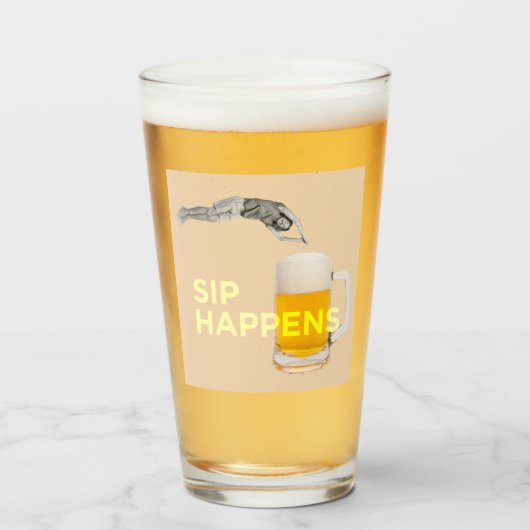 Verre A fun and quirky “Sip Happens” pint glass (Devant (rempli))