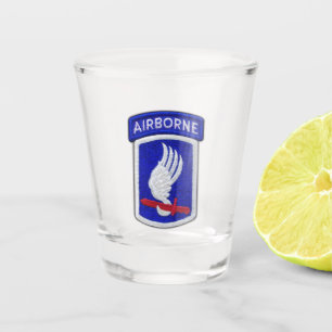 Verre A Shot 173rd Vétérinaires de soldats de ciel de brigade