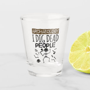 Verre A Shot Archéologie Je Creuse Des Personnes Mortes Archéol