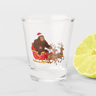 Verre A Shot Bigfoot conduisant un traîneau de Noël à travers l