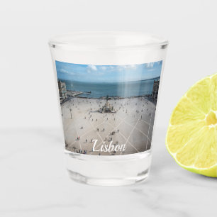 Verre A Shot Carré du commerce d'en haut à Lisbonne, Portugal