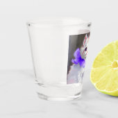Verre A Shot Chat blanc avec collier de fleurs violettes (Gauche)