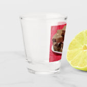 Verre A Shot Chocolat Cherry Marshmallow Fudge Sur Une Plaque (Gauche)