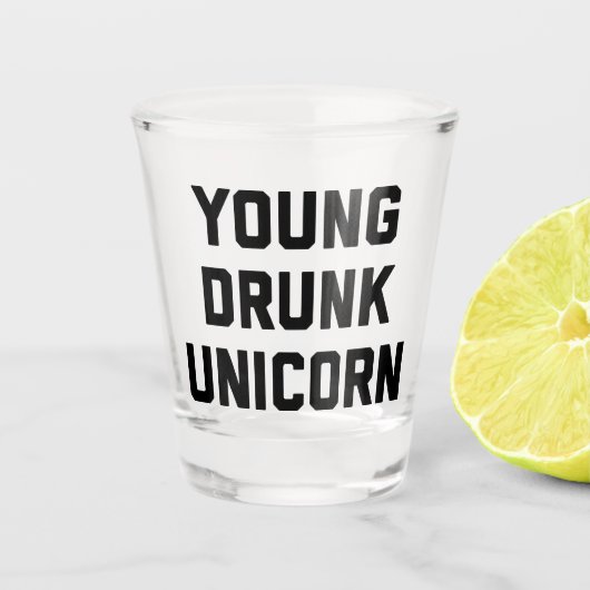 Verre A Shot Citation amusante de Young Drunk Unicorn (Devant)