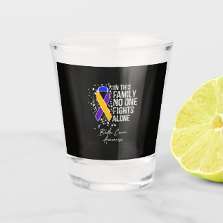Verre A Shot dans cette famille personne ne se bat seul T-shirt