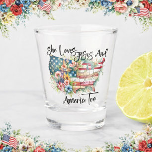 Verre A Shot Elle aime Jésus et l'Amérique aussi