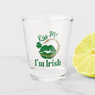 Verre A Shot Embrasse-moi Je suis Irlandais Lèvres et Shamrock