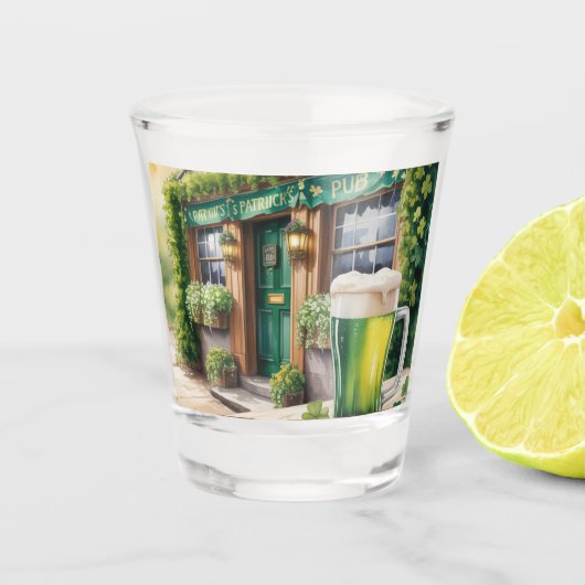 Verre A Shot Fête de la Saint-Patrick au bar pub (Devant)