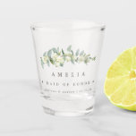 Verre A Shot Fête de mariage personnalisée Snowberry & Eucalypt<br><div class="desc">Un élégant verre de tir personnalisé pour les membres de la famille/les membres de la fête de mariage. Doté d'une tige de neiges peintes à la main et d'eucalyptus. Tout le texte est entièrement modifiable de sorte que vous pouvez facilement modifier le message et modifier le style/la couleur/la taille/le placement...</div>