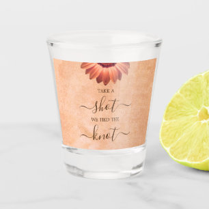 Verre A Shot Gerbera Flower sur Mariage de pêche Abstrait