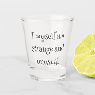 Verre A Shot Je suis moi-même étrange et inhabituel