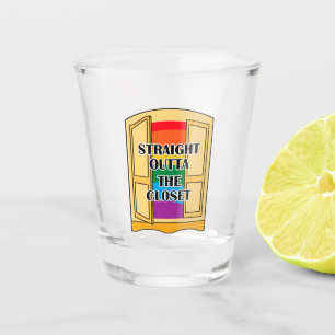 Verre A Shot Juste En Dehors Du Closet
