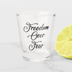 Verre A Shot La liberté face à la peur