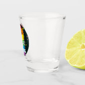 Verre A Shot L'Avenir Est Également Élevé D'Un Poing (Droite)