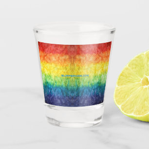 Verre A Shot Le drapeau tie-dyé de SlipperyJoe arc-en-ciel pres