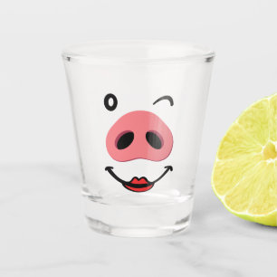 Verre A Shot Le visage heureux des cochons. Neus d'un porc.
