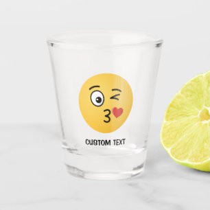 Verre A Shot Le visage Jetant un baiser