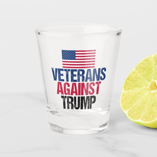 Verre A Shot Les vétérans contre le drapeau américain Trump (Devant)