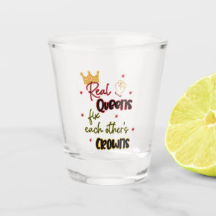 Verre A Shot Les vraies reines réparent les couronnes de l'autr