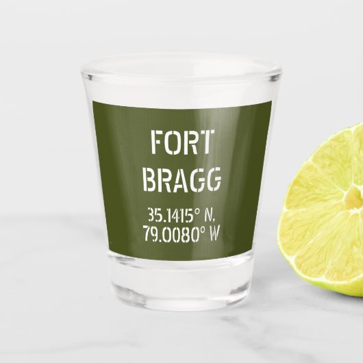 Verre A Shot Longitude de la latitude de Fort Bragg (Devant)