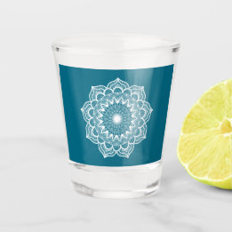 Verre A Shot Mandala blanc sur fond bleu