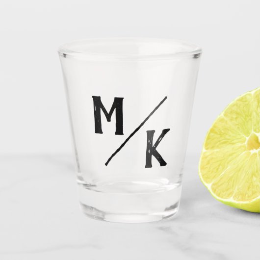 Verre A Shot Monogramme de mariage Typographie simple noire Sla (Devant)