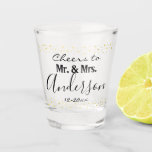 Verre A Shot Nom personnalisé<br><div class="desc">Fun faux feuille d'or confetti Cheers to Couples Nom. Il peut s'agir de faveurs festives pour les mariages et les anniversaires. Bon sang de fête.</div>