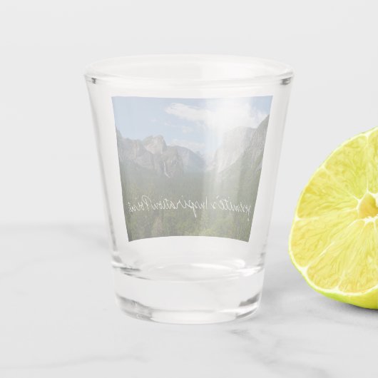 Verre A Shot Point d'inspiration dans le parc national Yosemite (Dos)