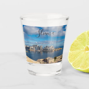 Verre A Shot Port de Sliema et gratte-ciel à Malte