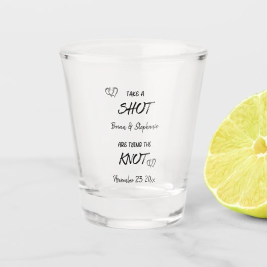 Verre A Shot Prenez Un Couple Engagé Tirant Le noeud (Devant)
