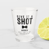Verre A Shot Proposition Du Groomsman Bowtie Lui Donner Une Cap (Devant)