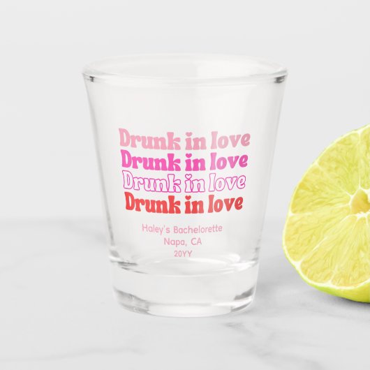 Verre A Shot Retro Drunk in Love Bachelorette Party Shot Glass (Devant)
