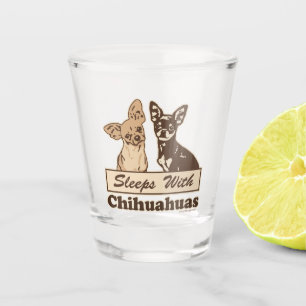 Verre A Shot Sommeils avec des chiwawas