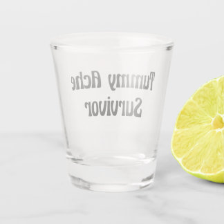 Verre A Shot Survivant de mal de ventre en noir Citation drôle