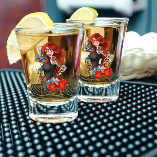 Verre A Shot Tatouages de femme rousse