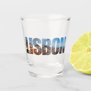 Verre A Shot Texte de Lisbonne composé de la vue panoramique de