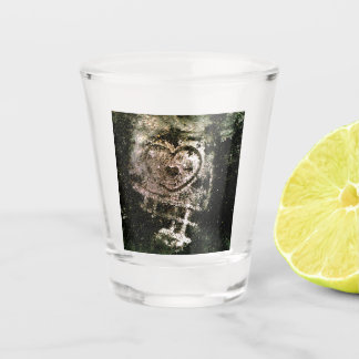 Verre A Shot Tiré à travers le coeur