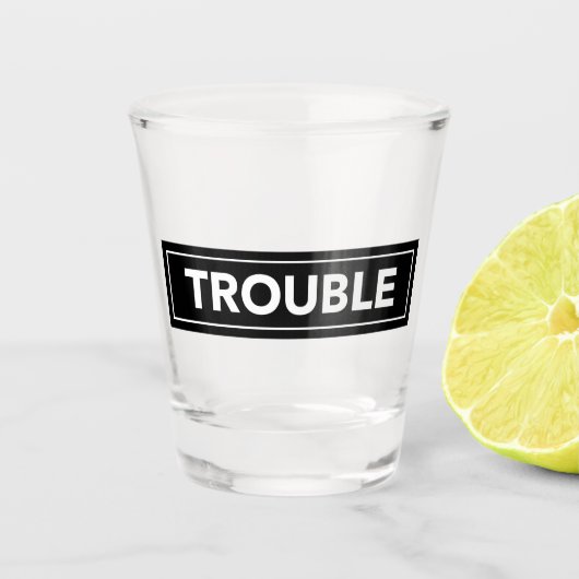 Verre A Shot TROUBLE Bold Block Design Shot Glass (Devant)