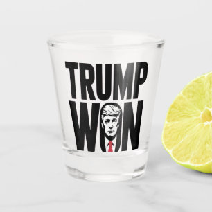 Verre A Shot Trump remporte Trump Vance pour le discours du pré