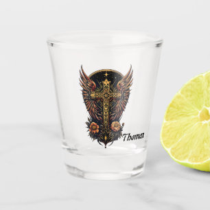 Verre A Shot Un symbole de force : La croix ornée avec des aile
