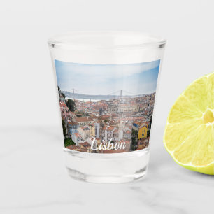 Verre A Shot Vue sur la vieille ville de Lisbonne et le pont du