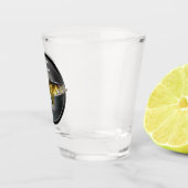 Verre A Shot Walleye Pike au-dessus du lac (Droite)