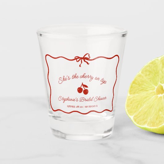 Verre A Shot Whimsy Red Elle est la cerise sur la Fête des mari (Devant)
