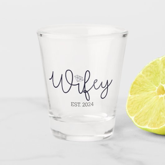 Verre A Shot Wifey Typographie Moderne Femme Mme Mariage Hers (Devant)