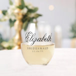 Verre À Vin Sans Pied Bridesmaid Personnalisé Nom Personnalisé Mariage<br><div class="desc">Bridesmaid Personnalisé Nom Personnalisé Mariage Fête Vin Stemless présente le nom de votre femme d'honneur dans un élégant script de calligraphie avec le texte "Bridesmaid" et votre date de mariage ci-dessous. Sur mesure pour vos demoiselles d'honneur. Faites un cadeau ou une faveur de mariage fabuleux. Conçu par ©2025 Evco Studio...</div>