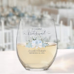 Verre À Vin Sans Pied Dusty Blue Rose femme d'honneur Maid of Honor Cade<br><div class="desc">Cet ensemble est le choix parfait pour remercier les demoiselles d'honneur et la bonne d'honneur de votre mariage. Le magnifique design chic boho comprend un bouquet de roses et de fleurs d'aquarelle peints à la main, des sprigs d'eucalyptus et de la verdure dans les tons bleu poussiéreux et vert sauge....</div>