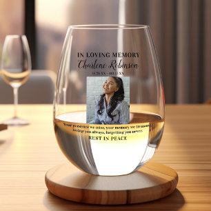 Verre À Vin Sans Pied Élégant En Mémoire Amoureuse Mémorial photo