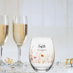Verre À Vin Sans Pied Fleur sauvage de Bridesmaid beige rose<br><div class="desc">Décoré de fleurs sauvages dans le beige,  le crème et le rose. Personnalisez et ajoutez le nom de votre servante. Script de style manuscrit noir.</div>