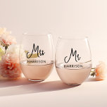 Verre À Vin Sans Pied Lunettes de vin personnalisées Mr & Mrs<br><div class="desc">Découvrez le charme de nos Lunettes de Vin Mr & Mrs Stemless - la célébration incontournable de l'amour et de l'unité. Ces verres à vin sans tige exquis sont le choix parfait pour déguster ensemble le futur de la mariée et du marié. Chaque verre incarne l'élégance et le romantisme, ce...</div>